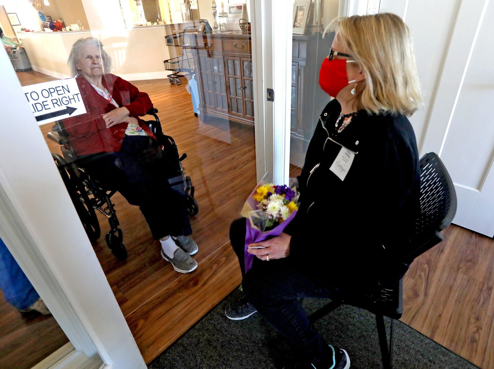 Families enjoy new indoor plexiglass visits at Cottages of Lake St. Louis